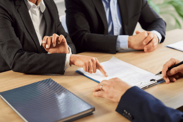 Understanding what is the difference between a criminal defense attorney and a lawyer during legal consultation meeting